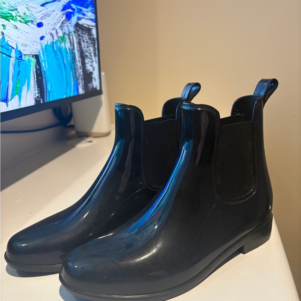 Black Chelsea Boots